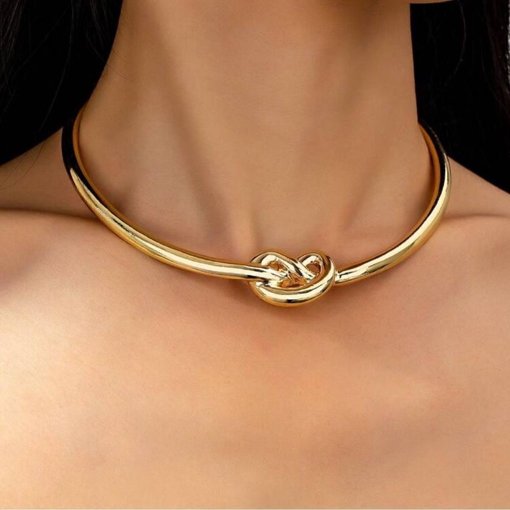 Knotted choker N598
